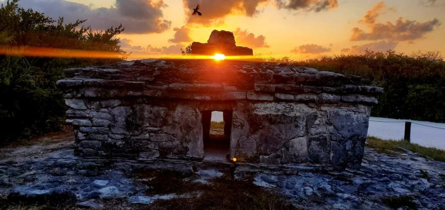 El vestigio arqueológico El Caracol al amanecer