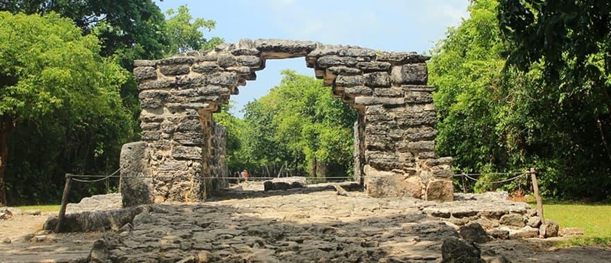 The arch over the sacbé at San Gervasio