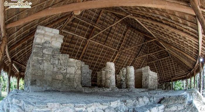 A San Gervasio structure protected by a roof